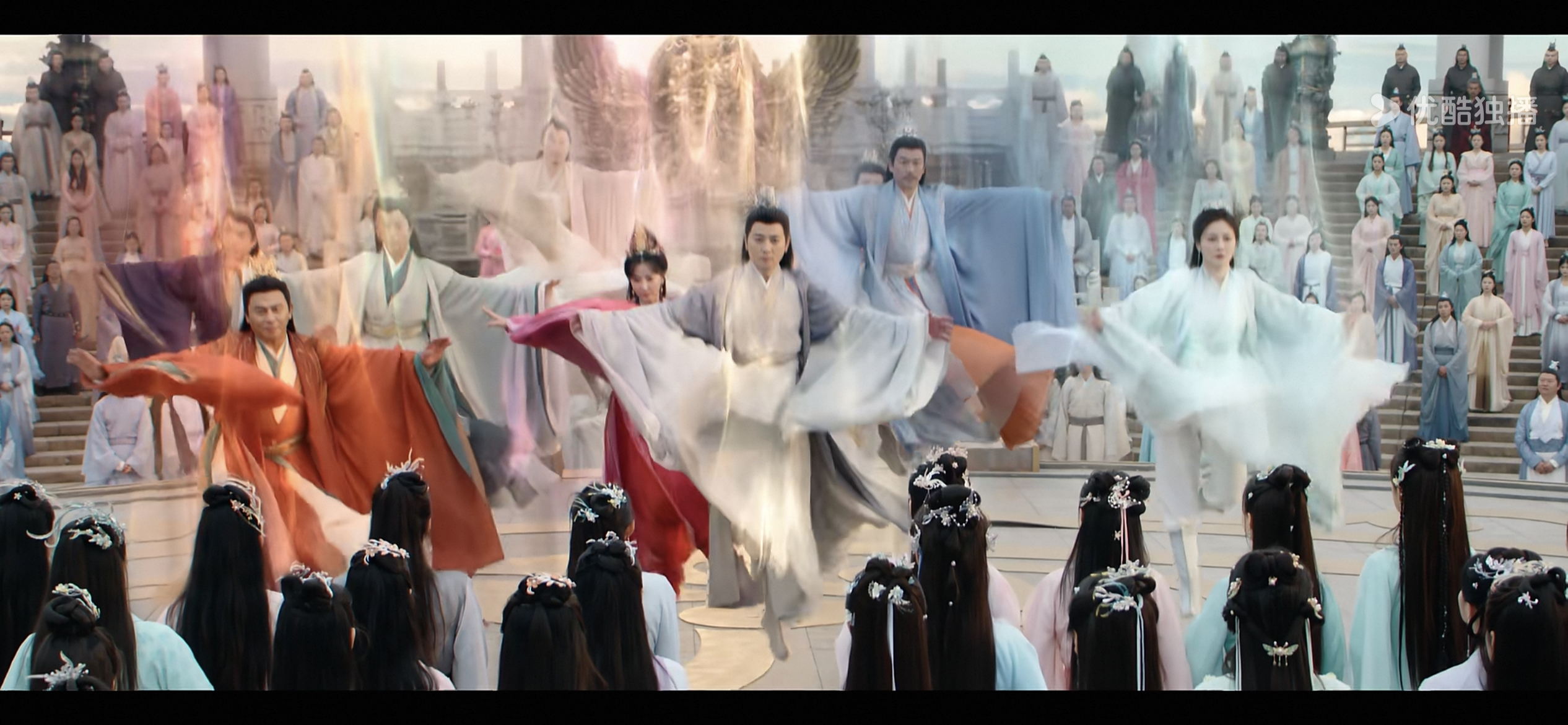 欢天喜地七仙女才会用的登场pose。 ​​​