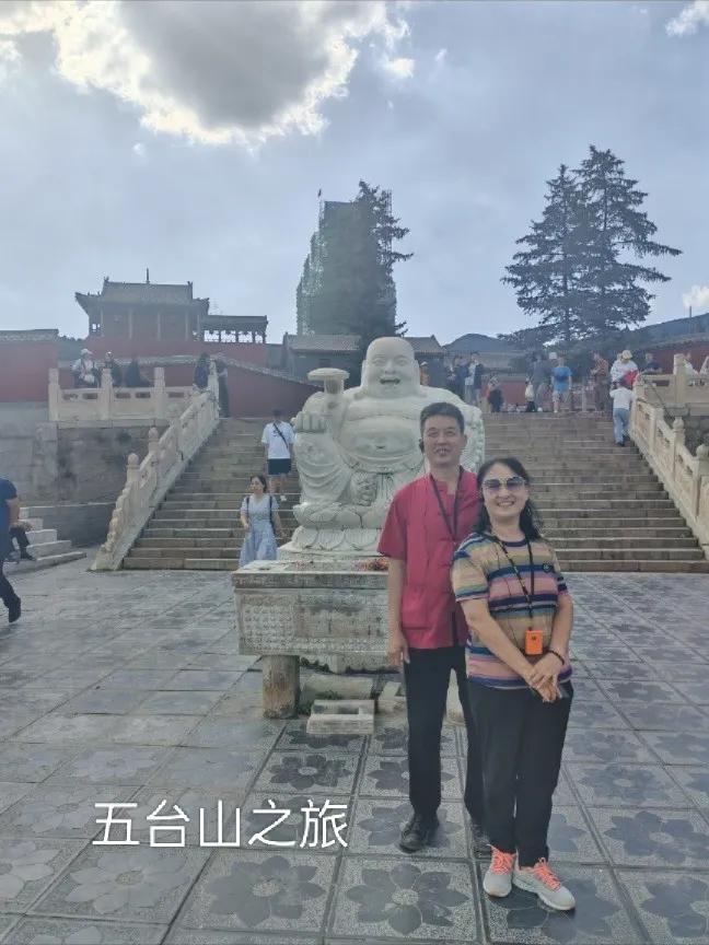 什么样的女人惹人爱？
 
真正惹人爱的女人，从不是靠精致的外表取悦他人，而是源于