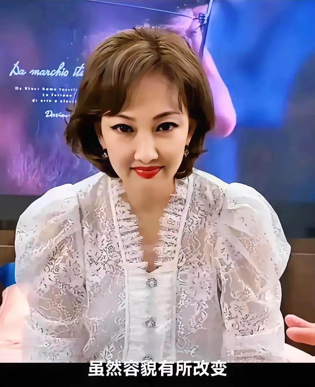 牛莉，小品女王，曾多次因为春晚最佳着装在小品界出圈，不少淘宝拼多多店铺纷纷推出同