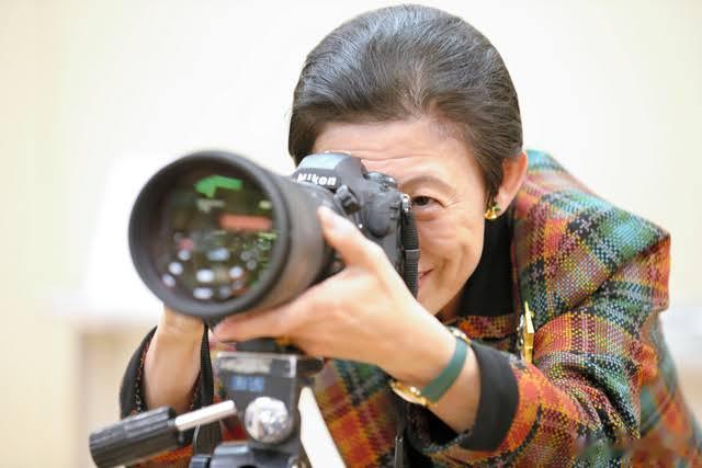 日本皇室宪仁亲王妃久子（已故老公宪仁亲王是明仁的堂弟）不仅是摄影爱好者，还是尼康