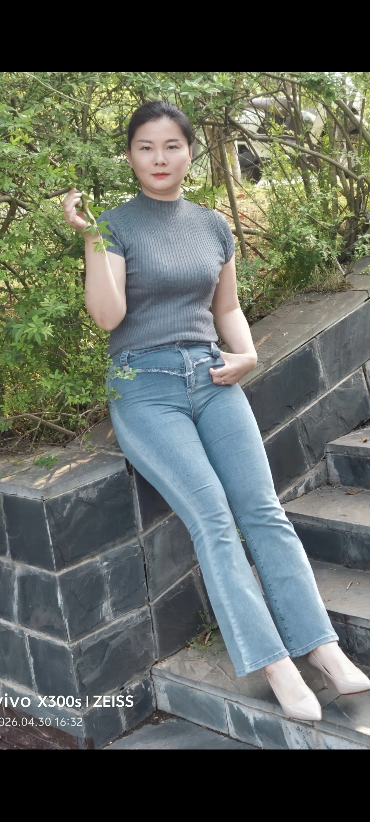 牛仔裤来哦来哦