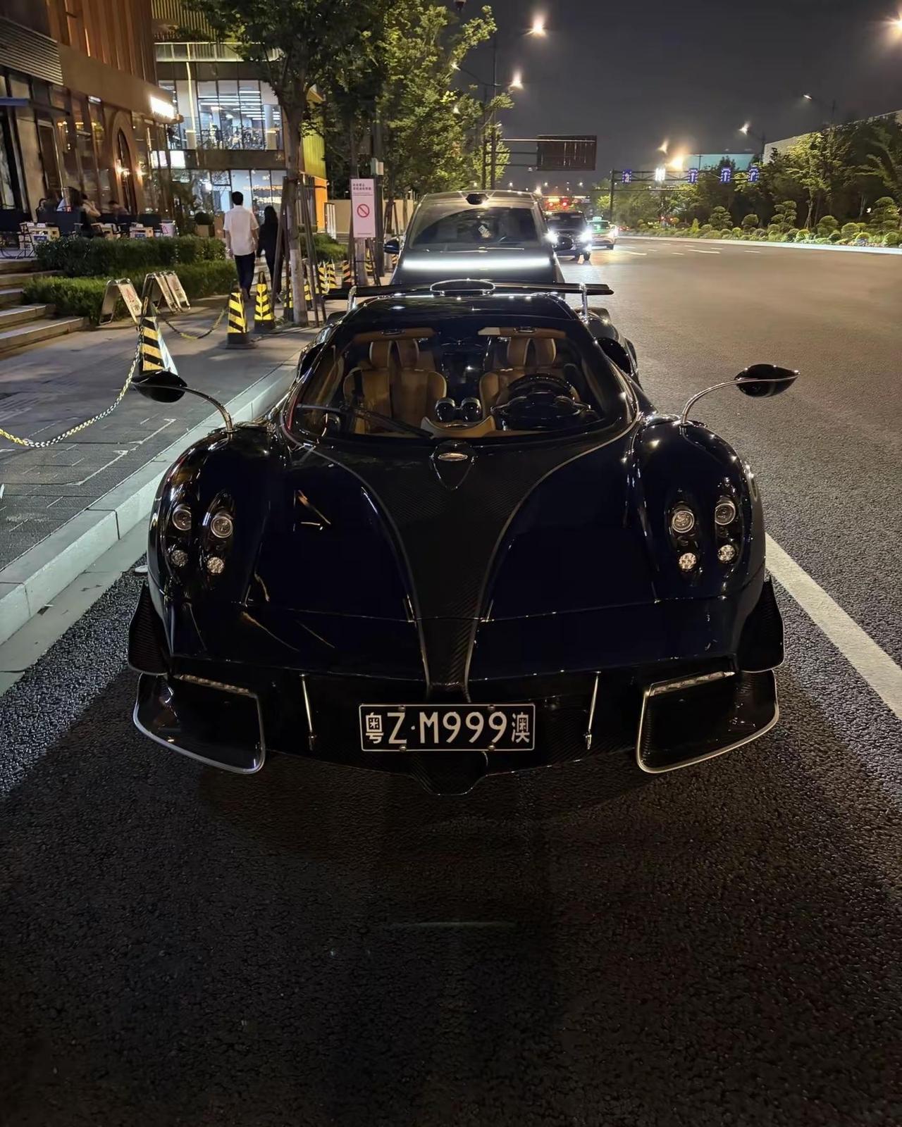 夜色下的风神BC.帕加尼huayra BC