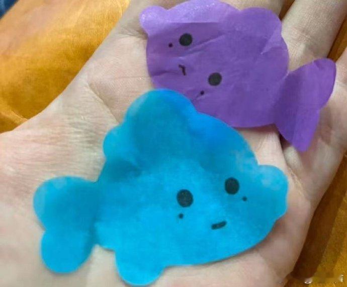 梓渝演唱会伴手礼有彩带我真的哭死！梓渝演唱会伴手礼好用心，彩带太戳我了！梓渝演唱