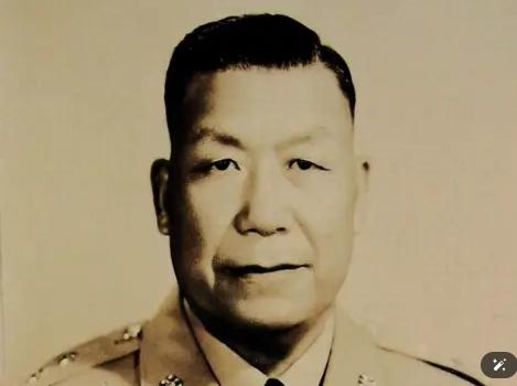 1941年的一个深夜，戴笠与机要秘书周志英逾越了上下级的界限。事后，周志英靠在戴