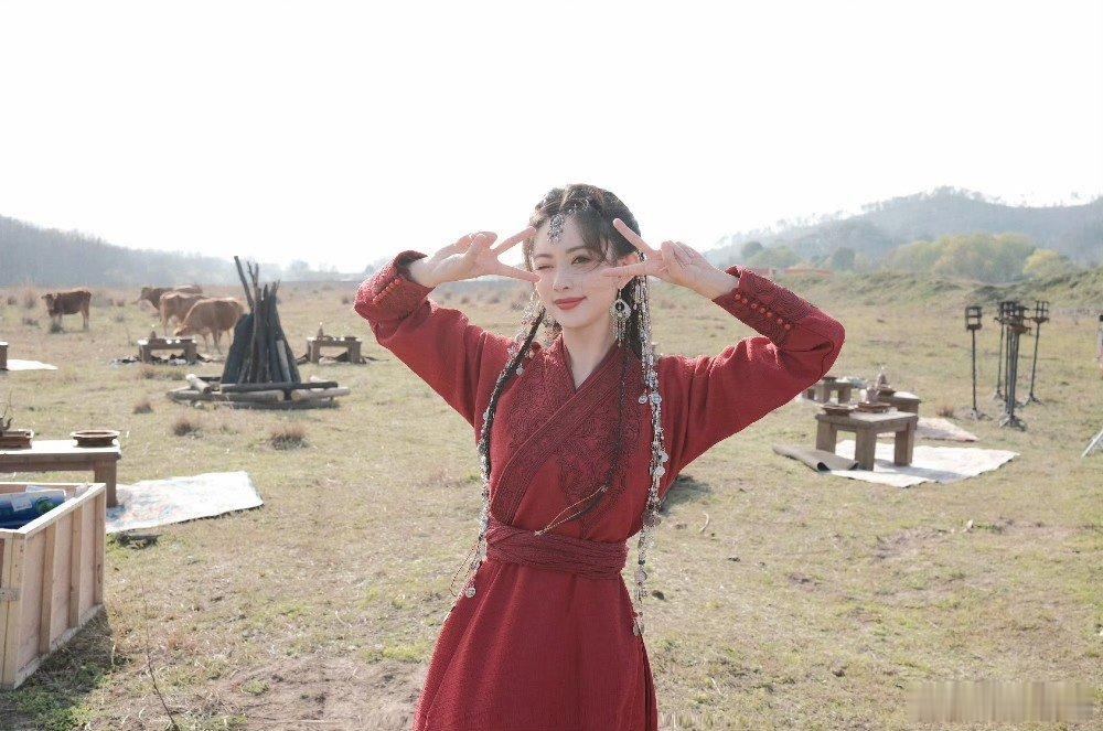 孟子义get上马技巧孟子义练习扔石子 孟子义《华山论剑》花絮，一直认真练习扔石子