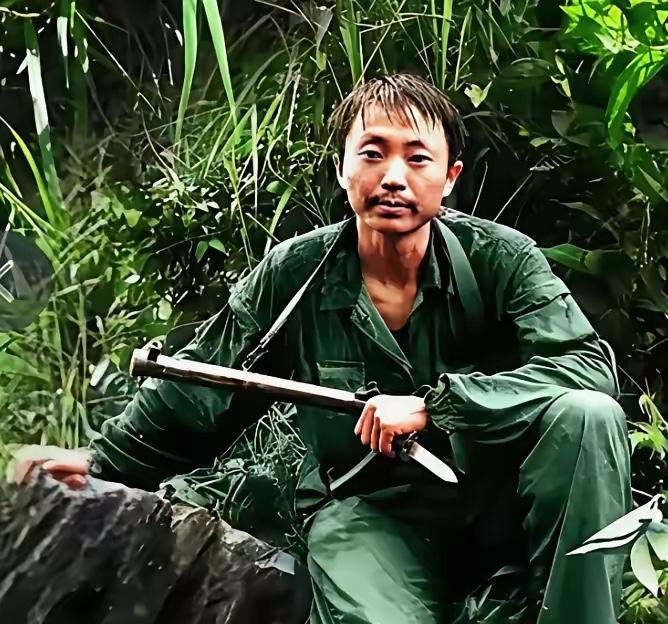 这人叫邵军青，本来是机关里画地图、算距离的参谋，一天兵都没带过。1987年，他主