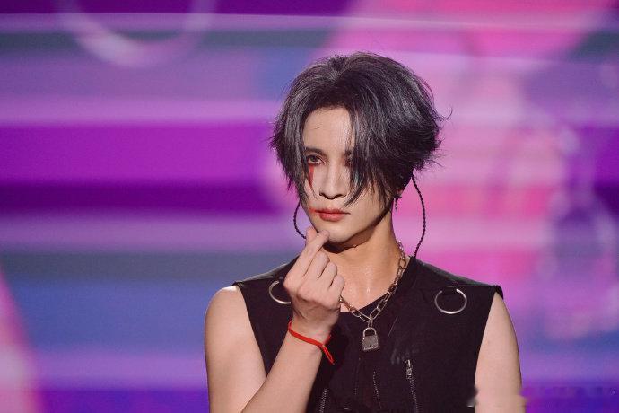 薛之谦江苏卫视跨年十年全勤江苏卫视跨年第二波阵容官宣 江苏卫视跨年有薛之谦！十年