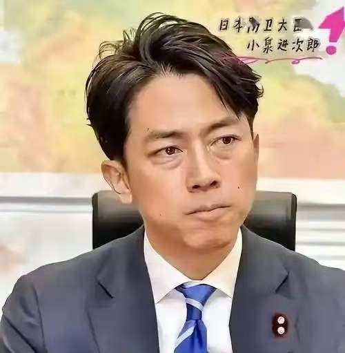 鬼才相信他的财产是零

这个一向板着脸不苟言笑的日本防卫大臣小泉进次郎在今年 7