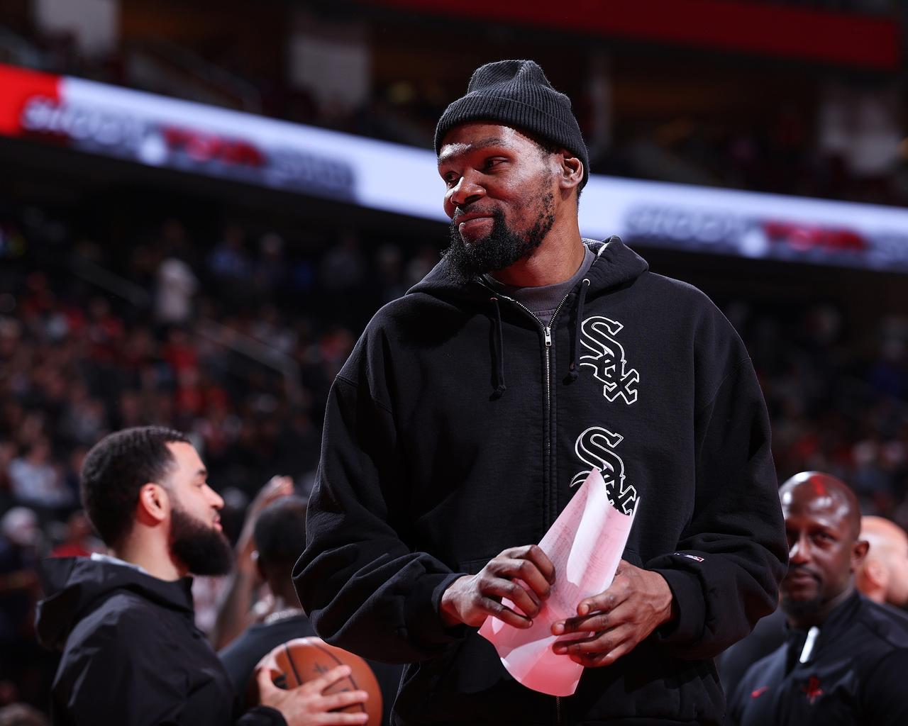 湖人这下要被淘汰了啊，据NBA名记shams报道:火箭当家球星杜兰特今天带伤复出