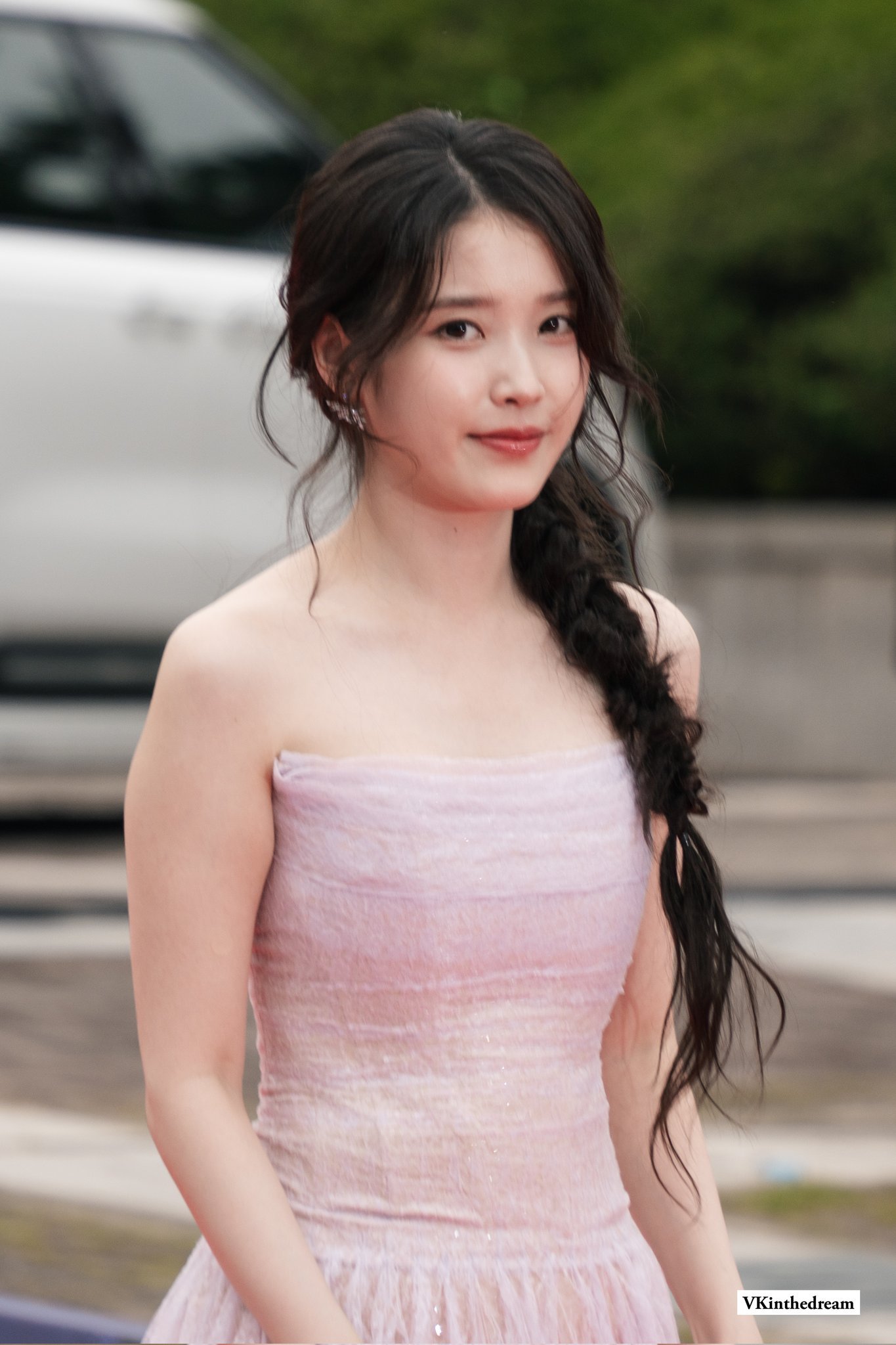 IU[超话]  🌸IU出道十七周年快乐 251002 IU 首尔电视节颁奖典礼
