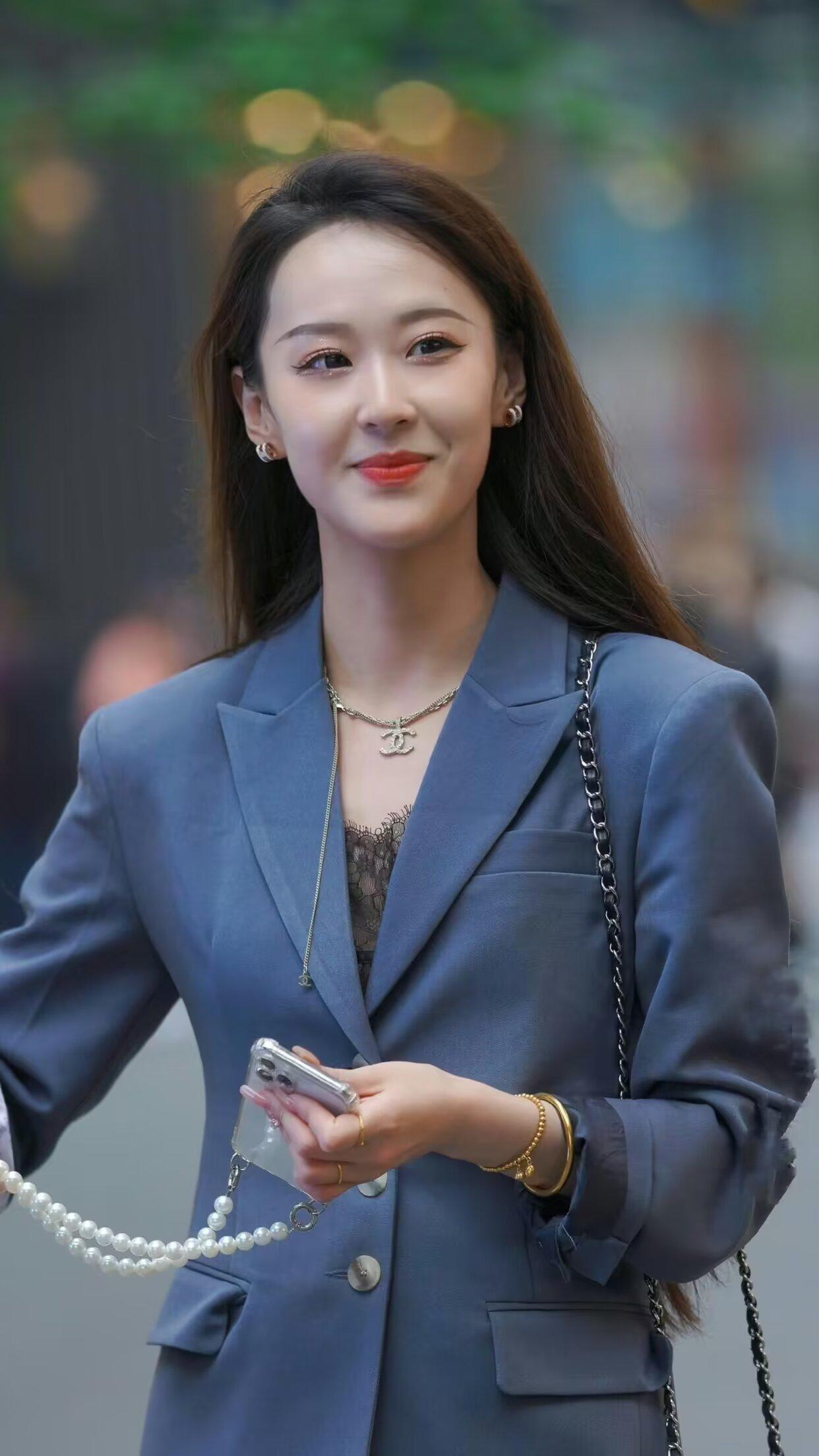 一个人活得幸福不幸福，一要看是不是能睡着，二要看是不是想醒来。能睡着，说明心安，