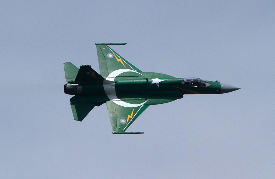 贷款换战机！巴沙40亿防务大单落地，JF-17成中东新宠
 
巴基斯坦财政承压亟