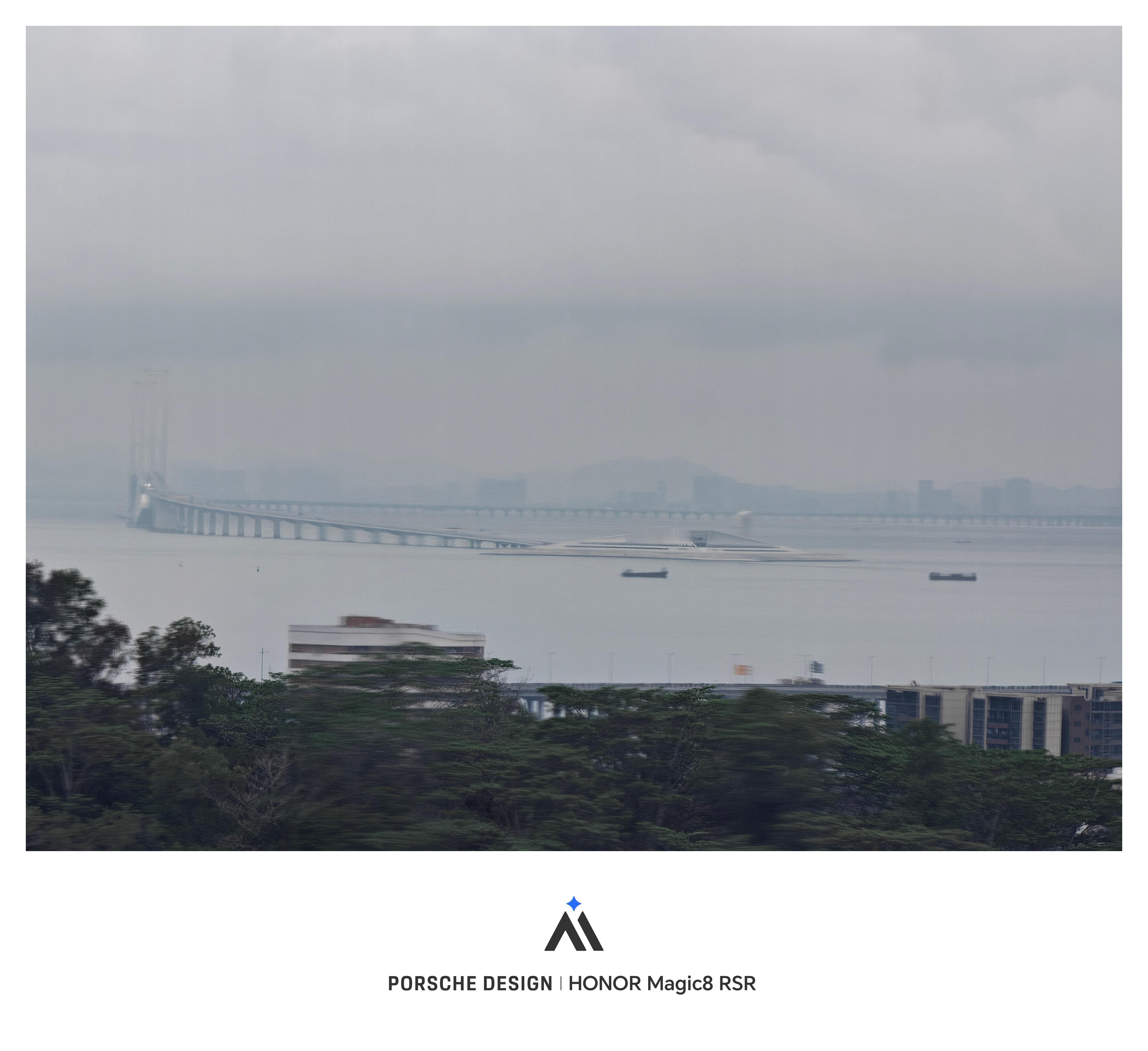 最不困的人叫醒最困的人昨晚住的这个酒店视野真的好，180°海景房。从窗户就能同时