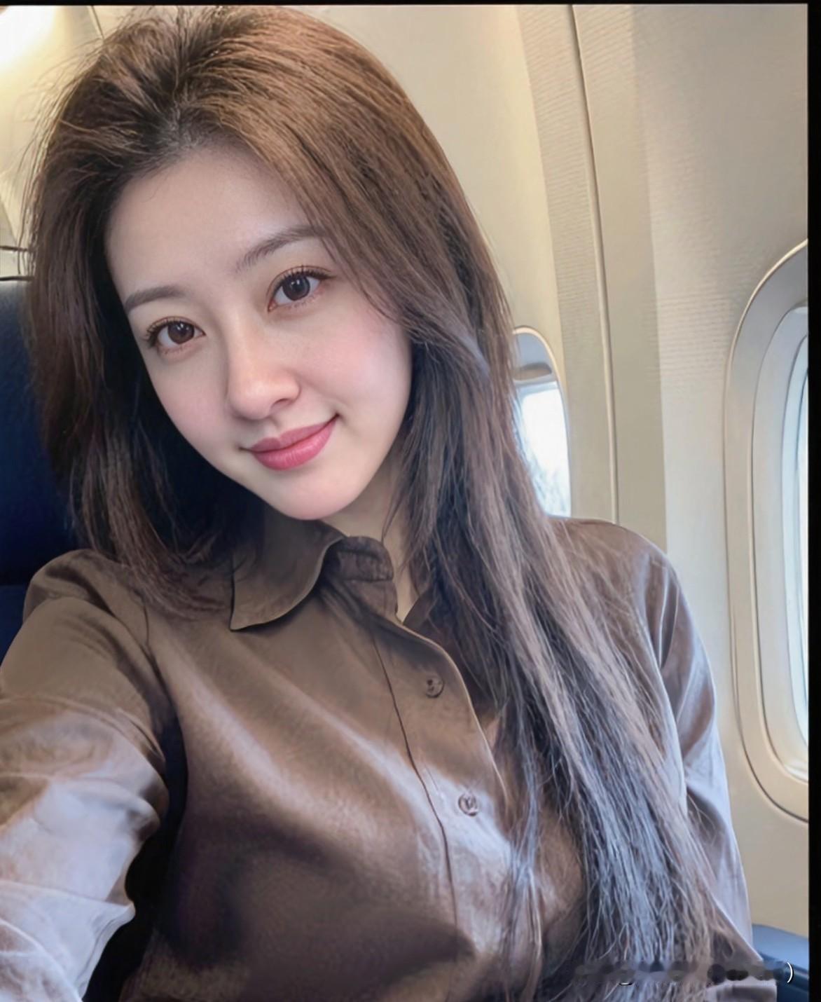 精致男人的背后是
自律与自爱，
精致，
不是穿几万块的西装、
戴限量版腕表那么简