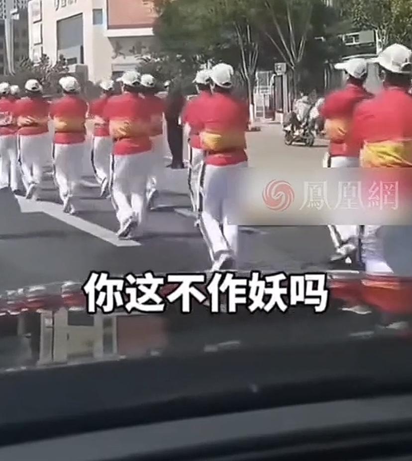 河北暴走团也引起注意了，司机报道上了凤凰网。这位司机大度的说，你们怎么锻炼也行，