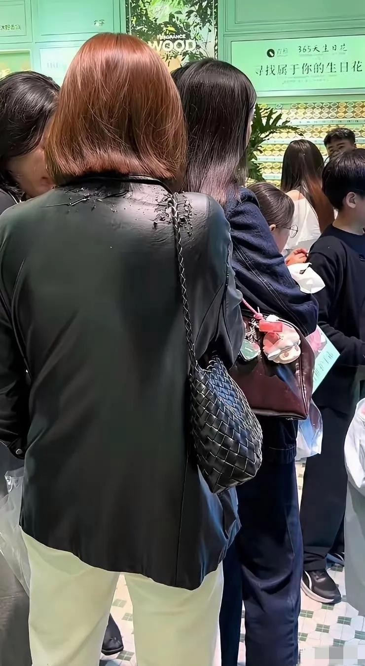 不得不说，这姑娘真节俭！一看就知道是个会过日子的好女人。[捂脸]