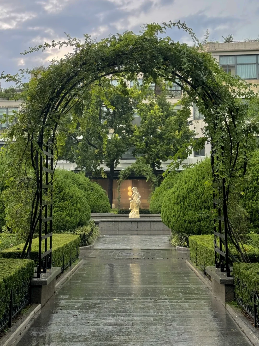 下雨天☔️的上海真的好美…