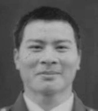 1995年，退伍武警曾开贵扔掉身份，钻进密林当野人。
 
他叫曾开贵，四川内江人