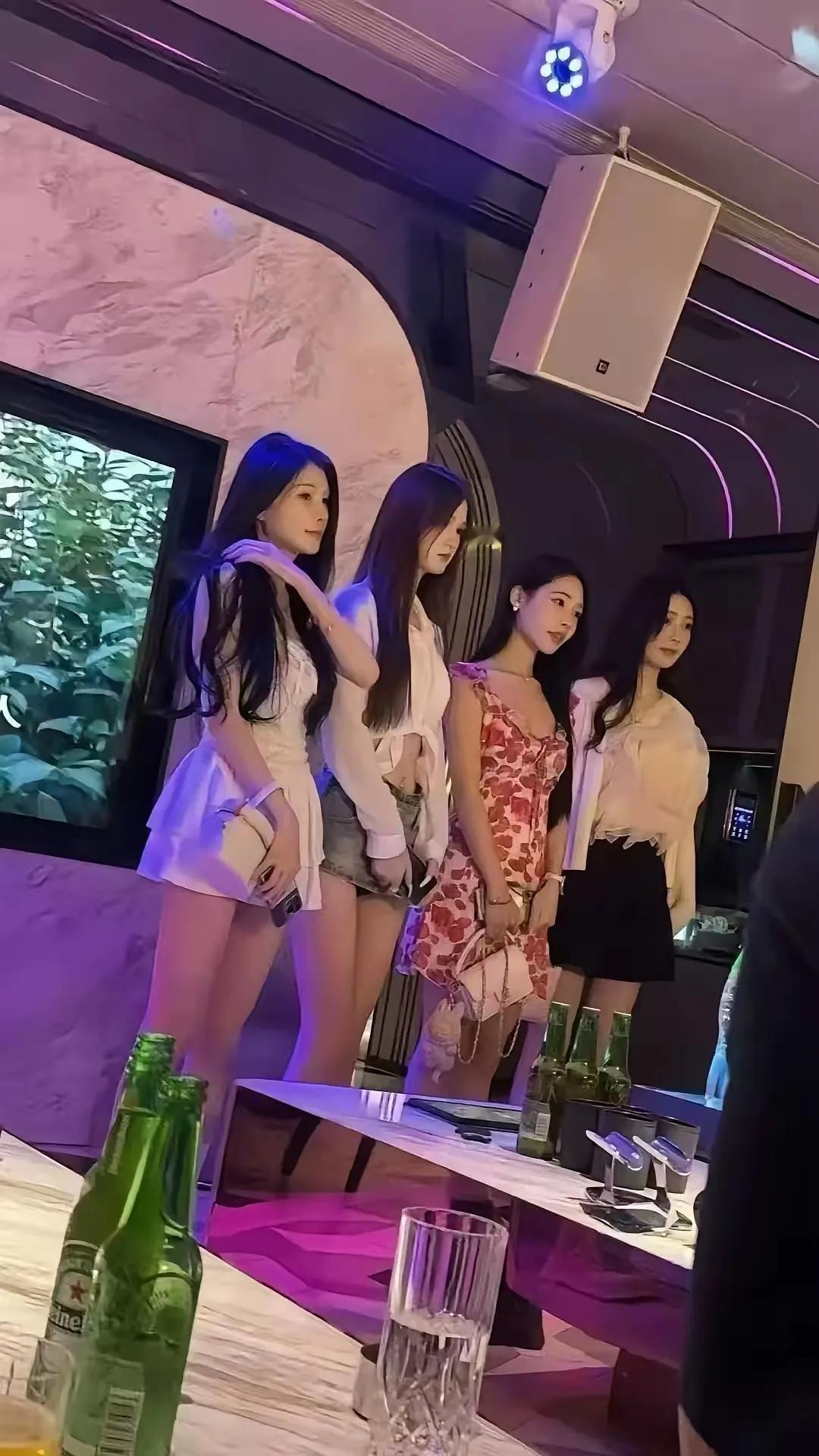 京户京籍（北京户口）对不同背景、不同诉求的女孩吸引力差异很大，核心吸引力集中在现