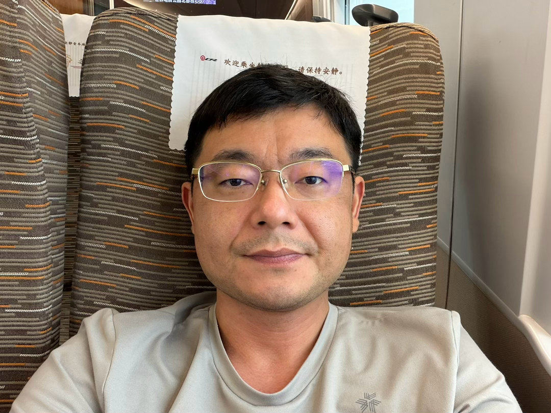 周末不梳头了就是说，胡子也没刮。第一次抵达杭州西站。这周的情况简直可以说不能再好