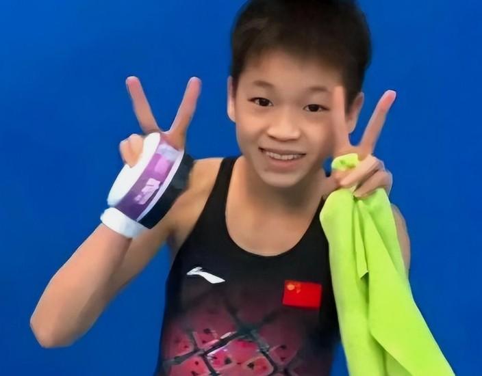 在全红婵身上我们看到那种永不言败，顽强拼搏的体育精神。
 
运动员的生涯是辉煌的