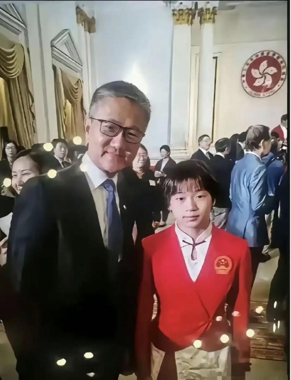 最近网上又传什么“全红婵嘴下是富贵痣，面相比郭晶晶还好”，真是够离谱的。
她的福