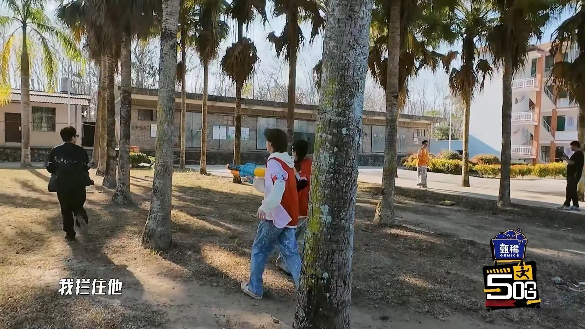 鹿晗任敏弄邓超放过邓超这个五旬老人吧哈哈哈哈哈 谁能懂五哈的快乐，吃鸡大战一开启