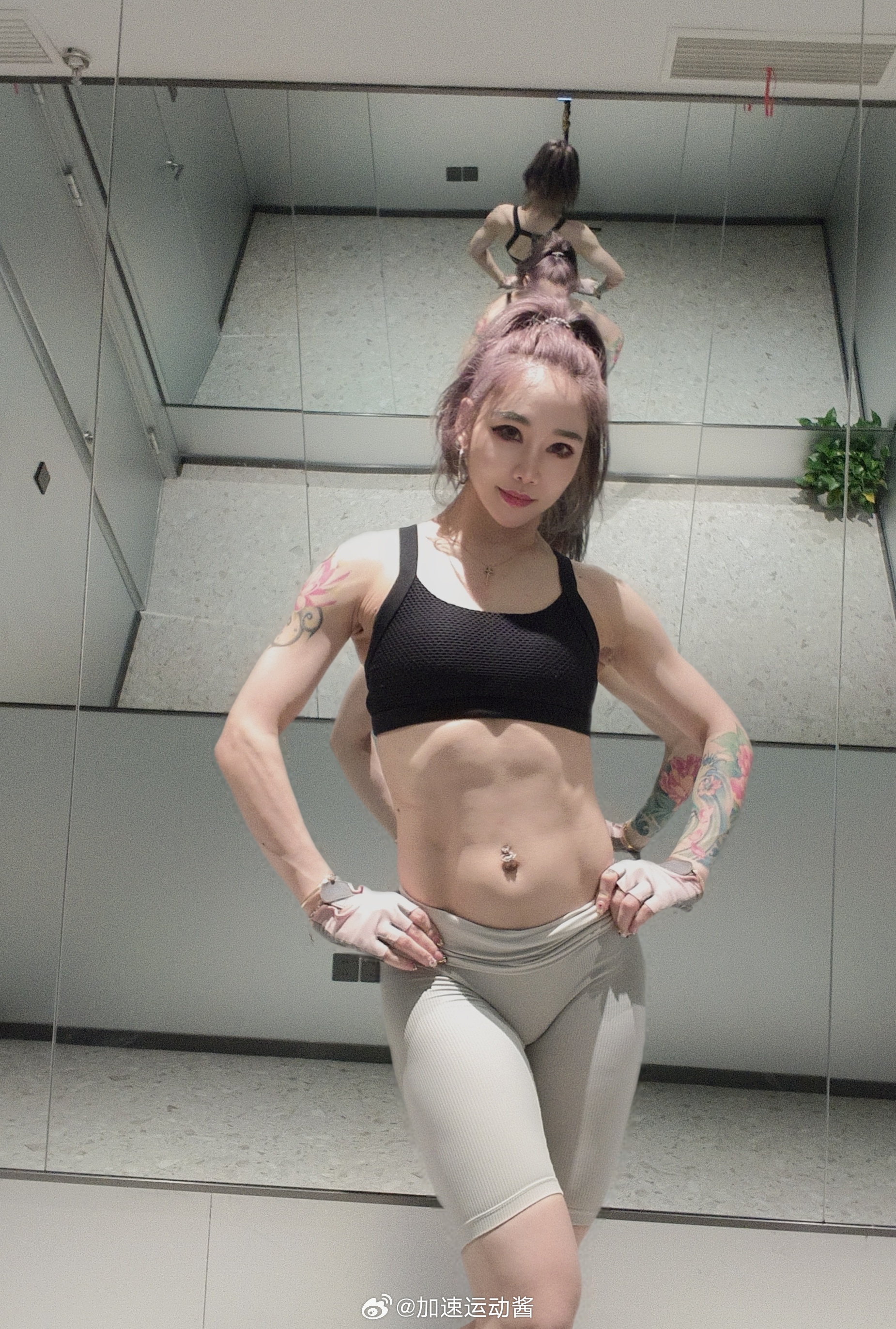 可以不光芒万丈，但不能停止自己发光工作日第一天，重新开启新的一周吧健身穿搭我的日