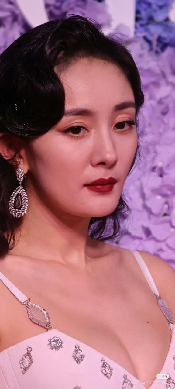 这应该是杨幂最显老的一次妆照了吧 ​​​