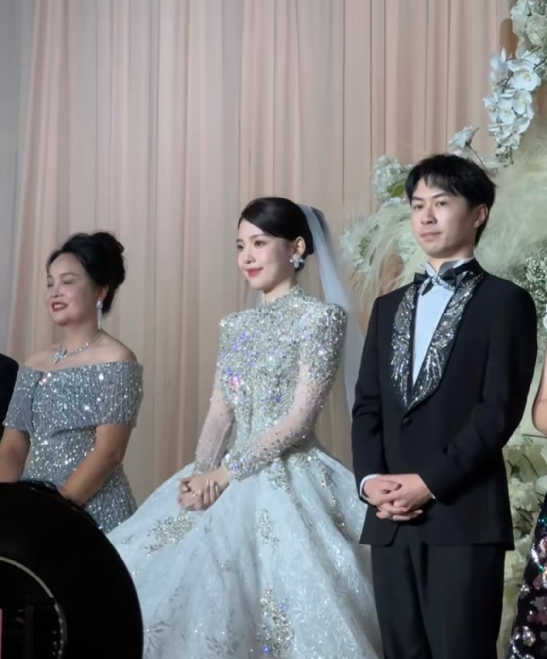 温州人都结婚好早啊，章若楠二妹章仟意02年的就结婚了 ​​​