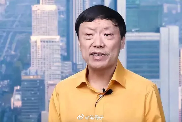 笔骨子有事说事 👉🏾胡锡进立场被指摇摆胡锡进这号人，简直就是媒体圈里行走的“