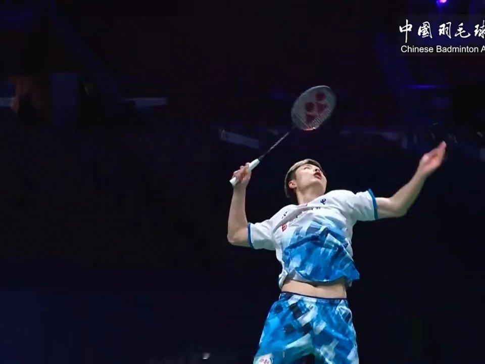 中国羽毛球队[超话]  石宇奇好帅！21-18/11-2 