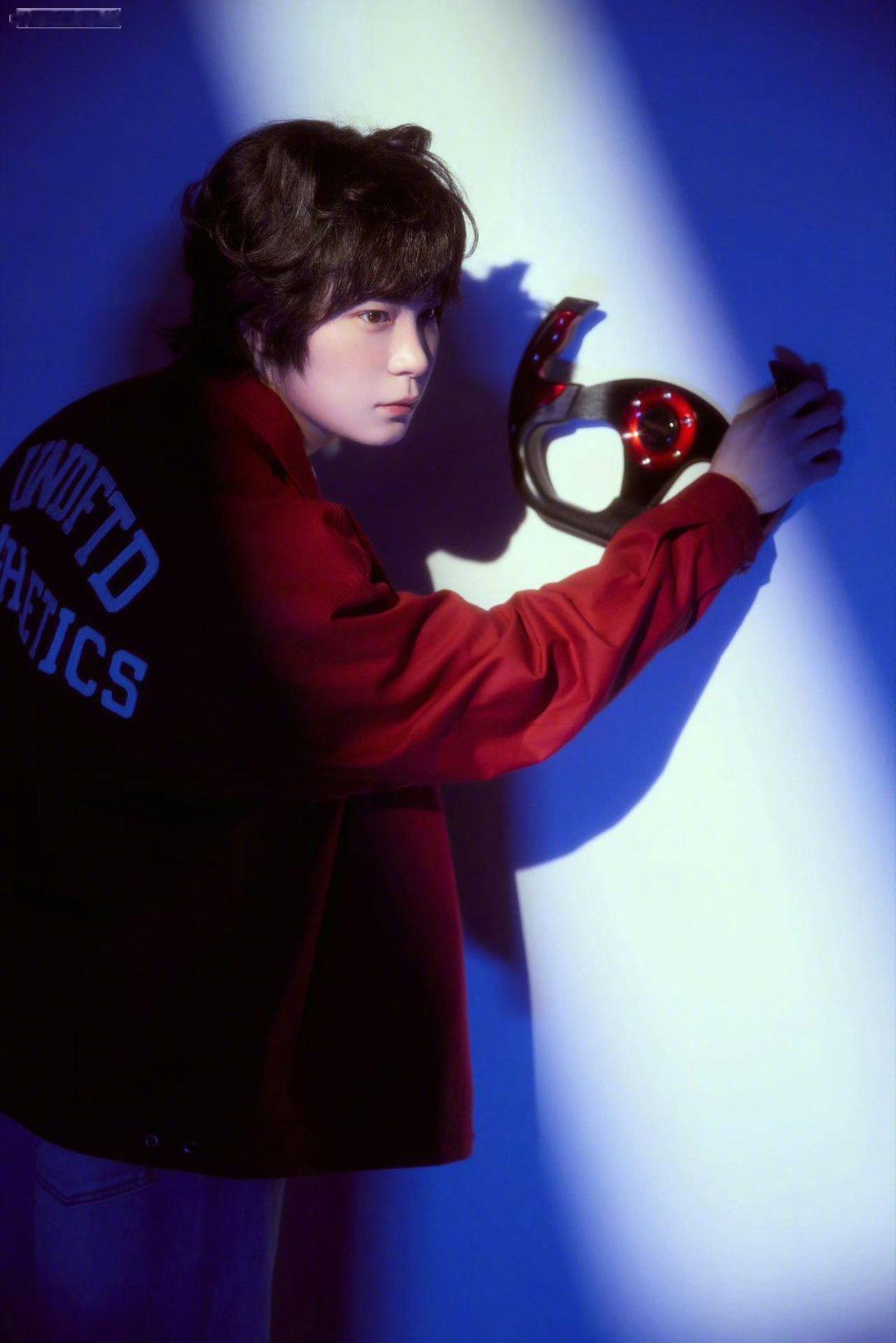 南京边吹江风边蹦迪的快乐来了 江边的晚风、舞台的灯光、耳机里的歌变成现场大合唱，