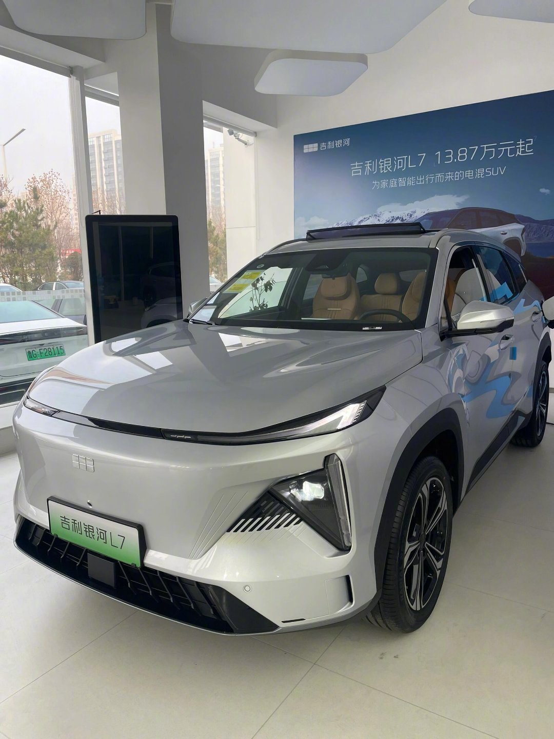 用的1.5L发动机热效率有46.5%，挺省油，WLTC综合油耗才1.05升，副驾