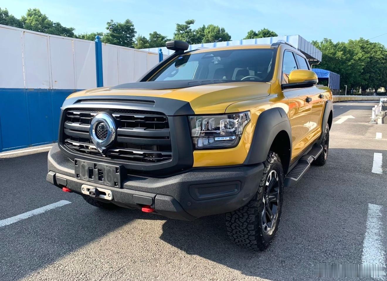 昨天不是在纠结买什么皮卡当工作车嘛～成年人不做选择直接两个都买！定金交了，周一回