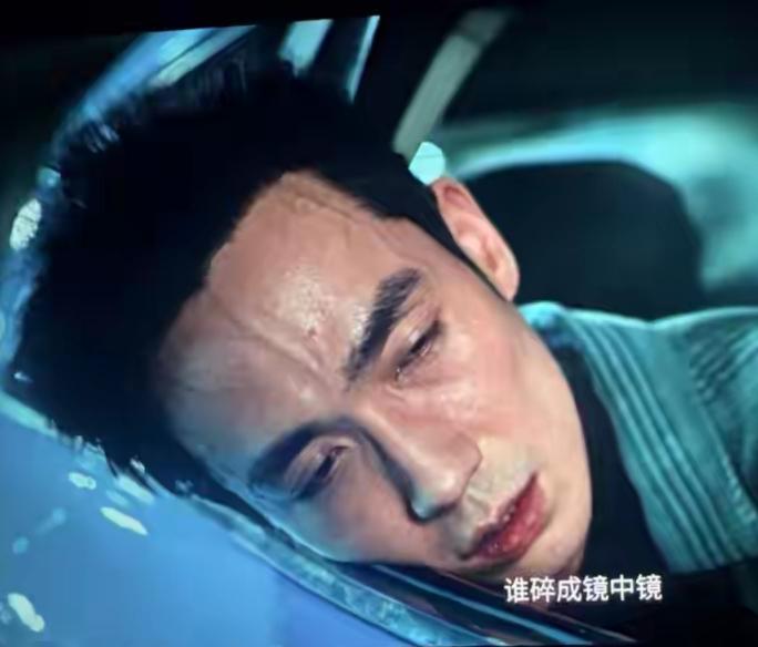 看朱一龙在《惊蛰无声》与《消失的她》里的表演，真的会产生强烈的重叠感，两个角色的