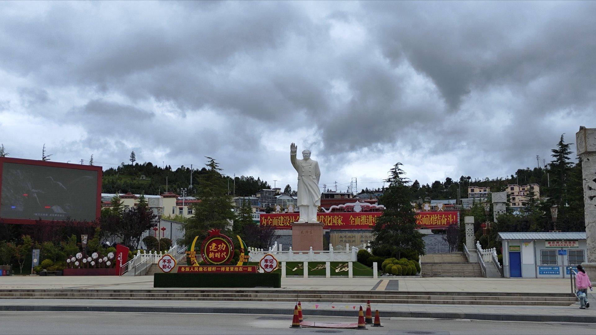 待到山花烂漫时，她在丛中笑 