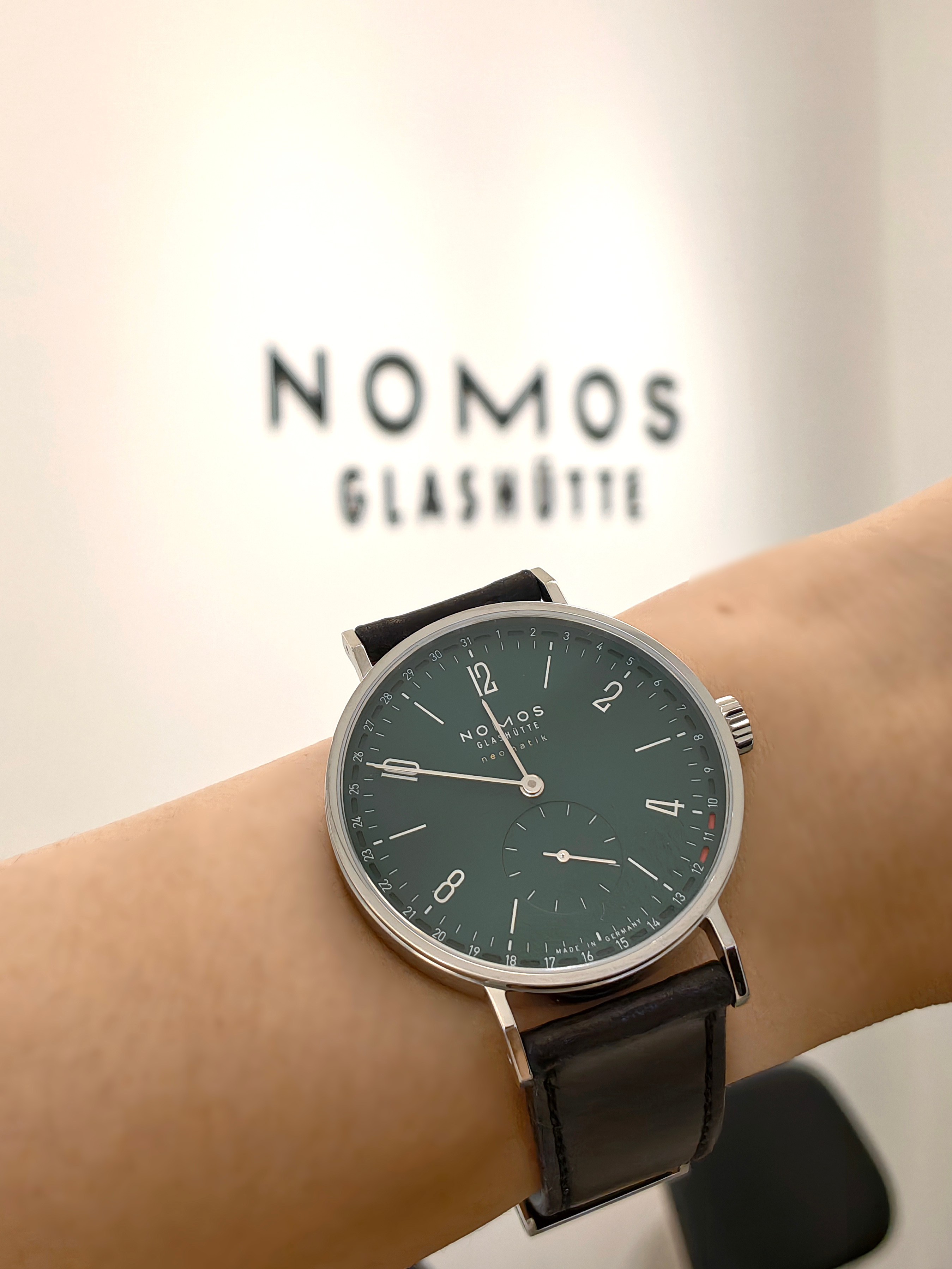 【在上海鉴赏NOMOS新表，感受包豪斯美学】在苏州河畔的百年历史建筑百空间·光二