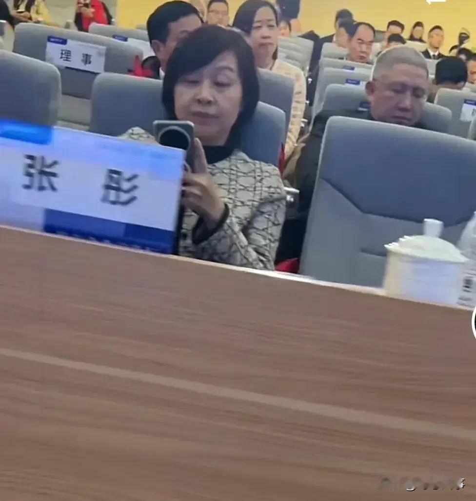 雷军变得精明了，武汉大学131周年校庆时，去年他捐了13亿，今年他就想借这个机会