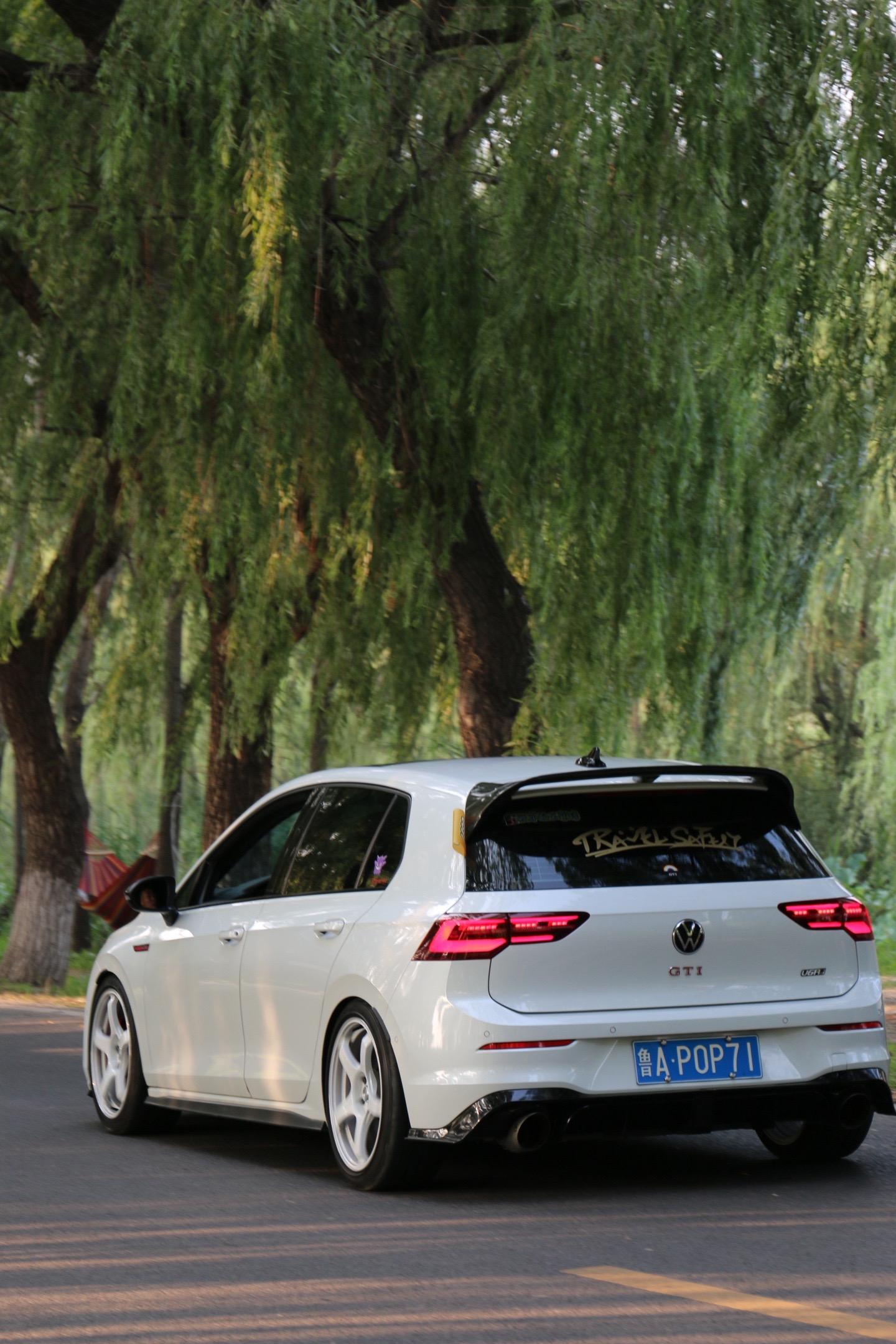 生活从来不是选择，而是热爱，快乐不难知足就好