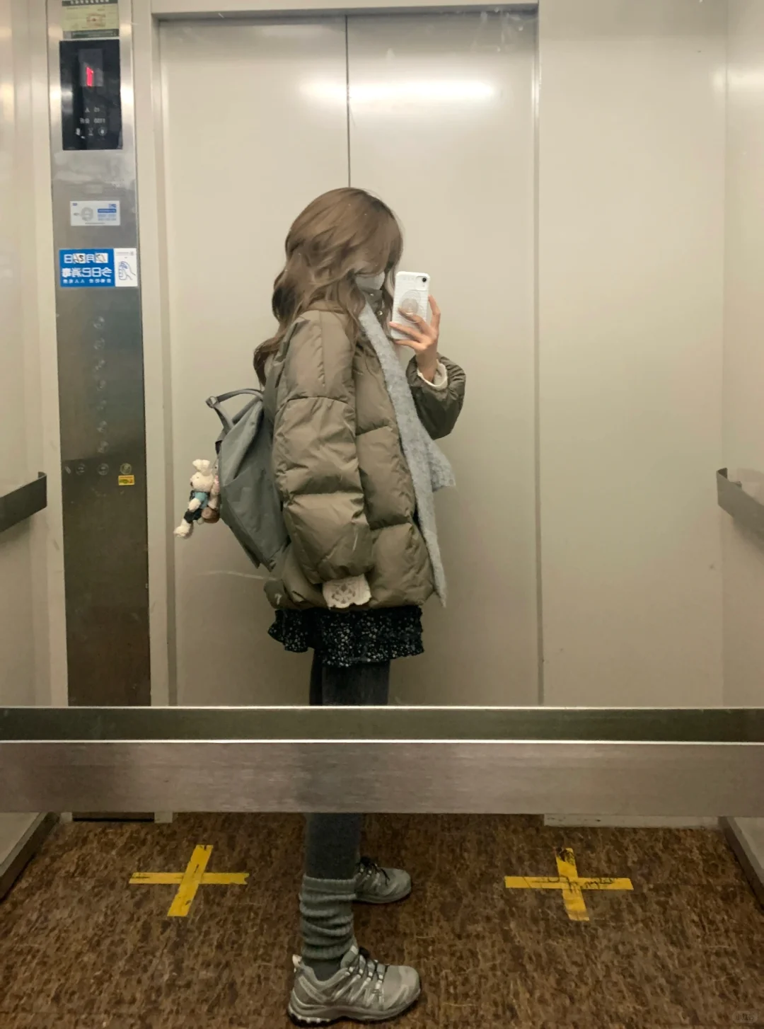 放学了｜羽绒服➕碎花裙好有感觉～