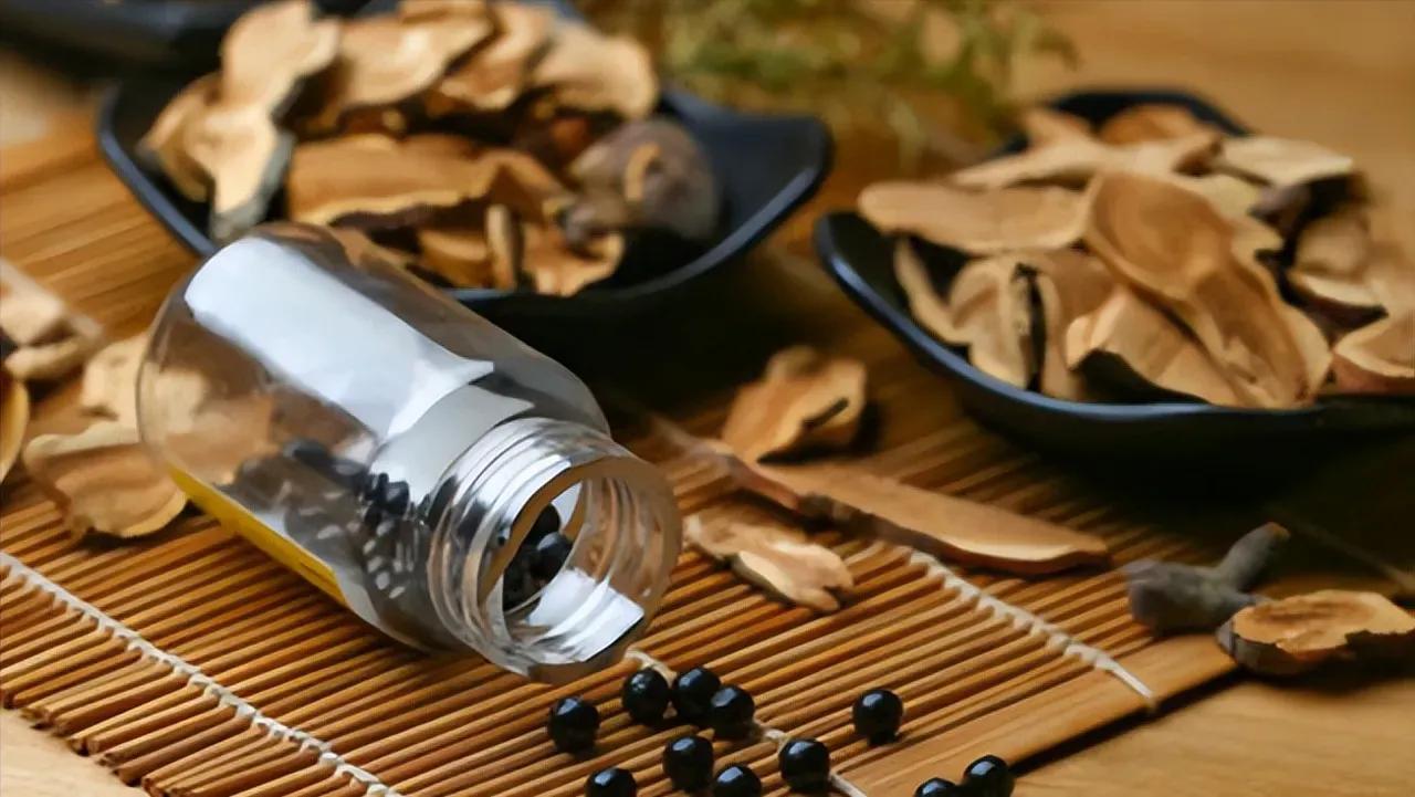 家里药箱还没备齐吗？今天就来推荐10种常见病的中成药，让你轻松应对各种小病小痛！
