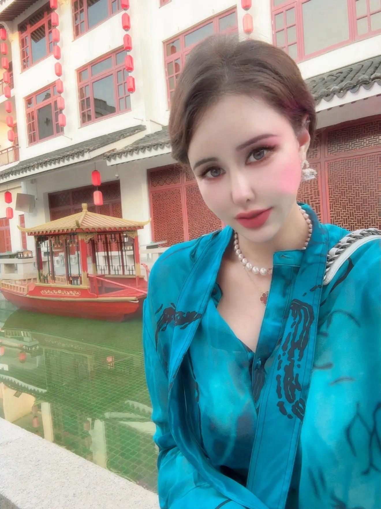 你把房子赠我，不如再加上一辆车，落款我的名字，工整又好看。
