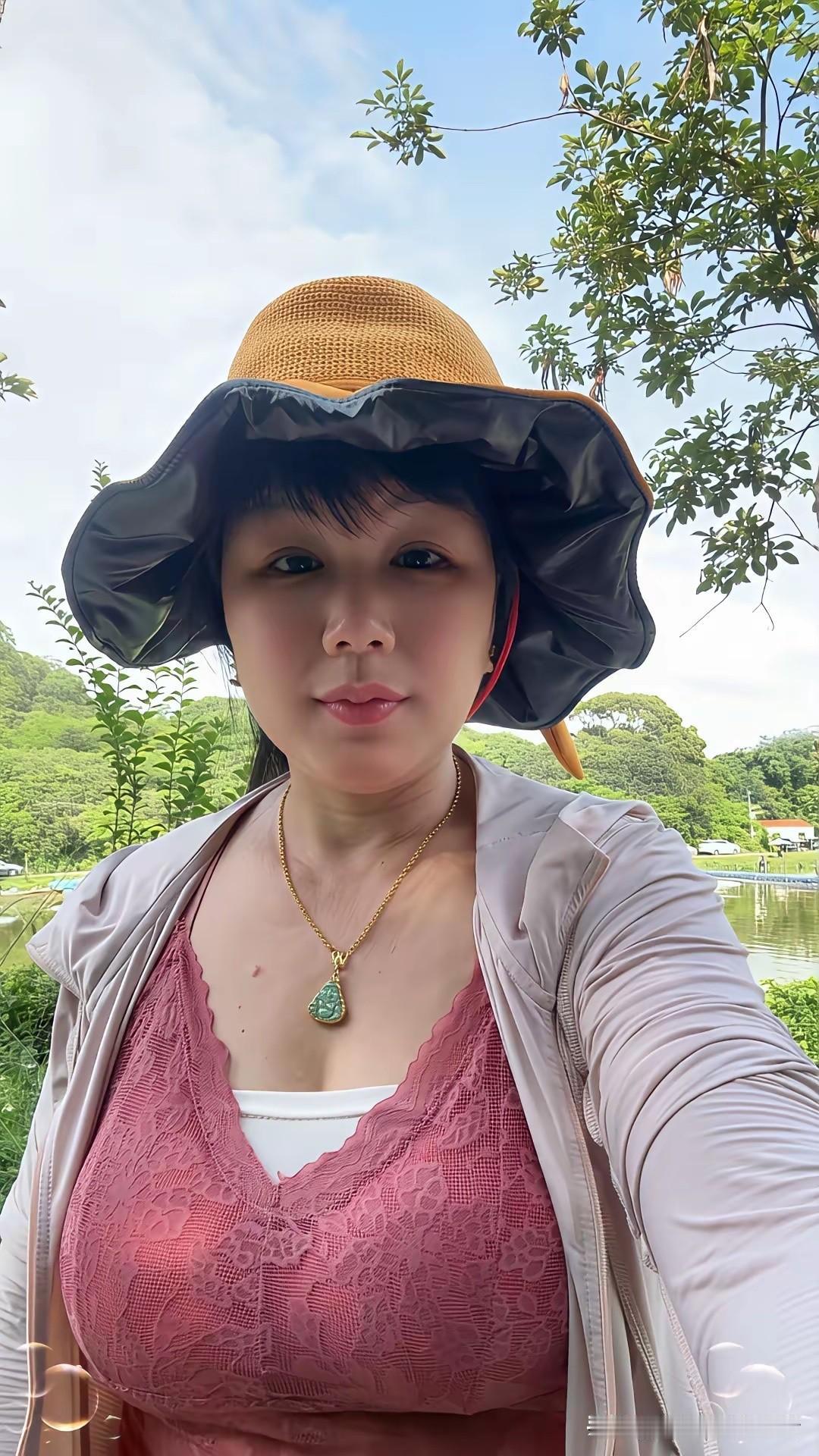 现在的女人都活通透了
也不努力了
每天得过且过
只要有一份能养活自己的工作
就非
