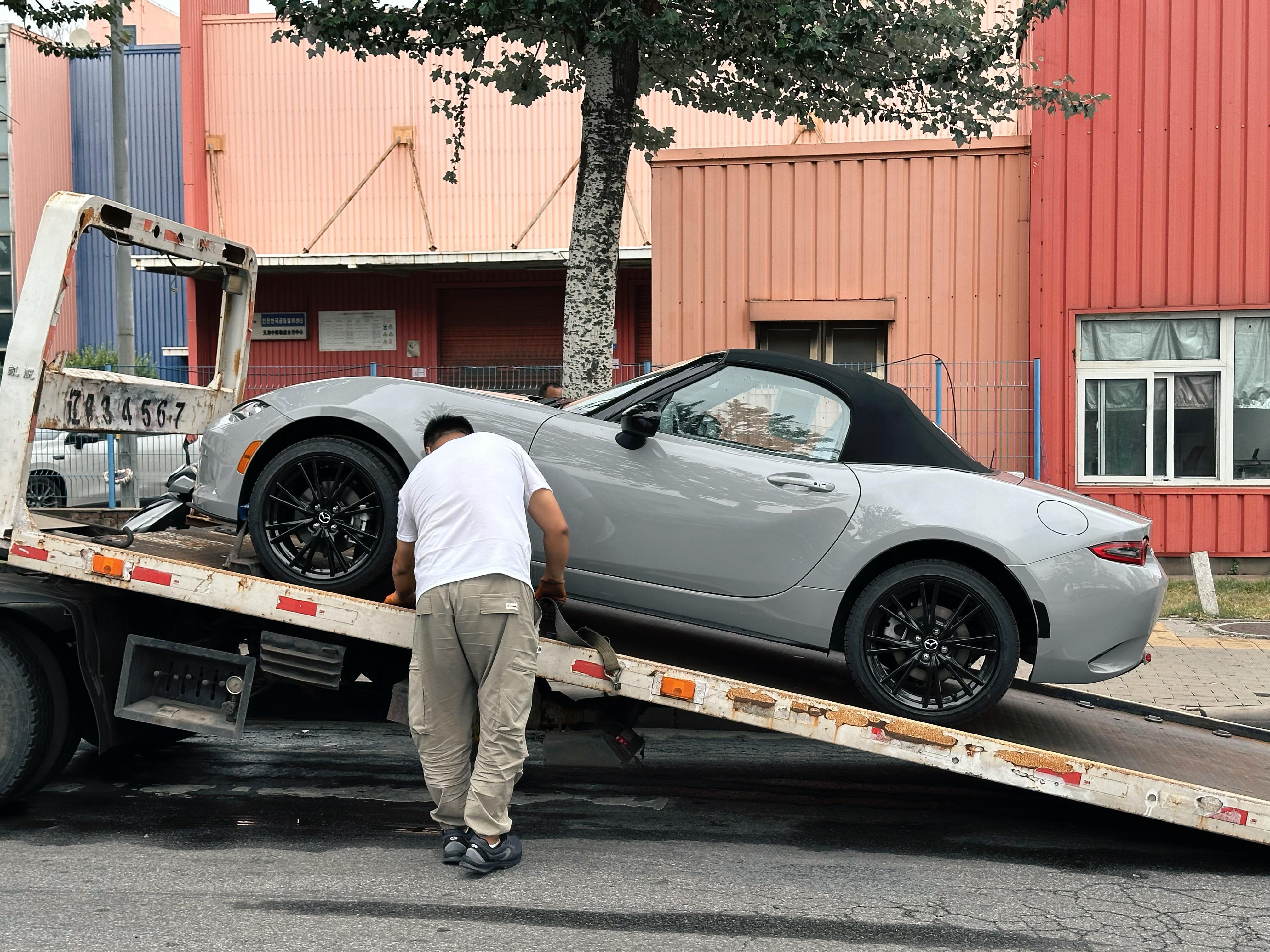 MX-5安排交付本来三伏天这个车应该降价但是，今年反而涨价了目前裸车31+之前2