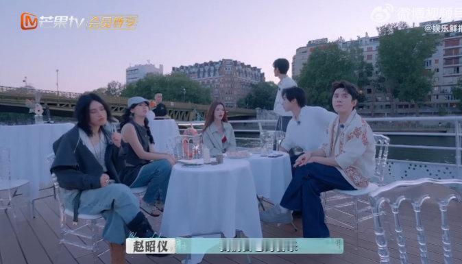 不要放过这个李佳琦之歌救命！塞纳河飘着 “买它买它” 也太离谱了！李佳琦被鬼畜歌