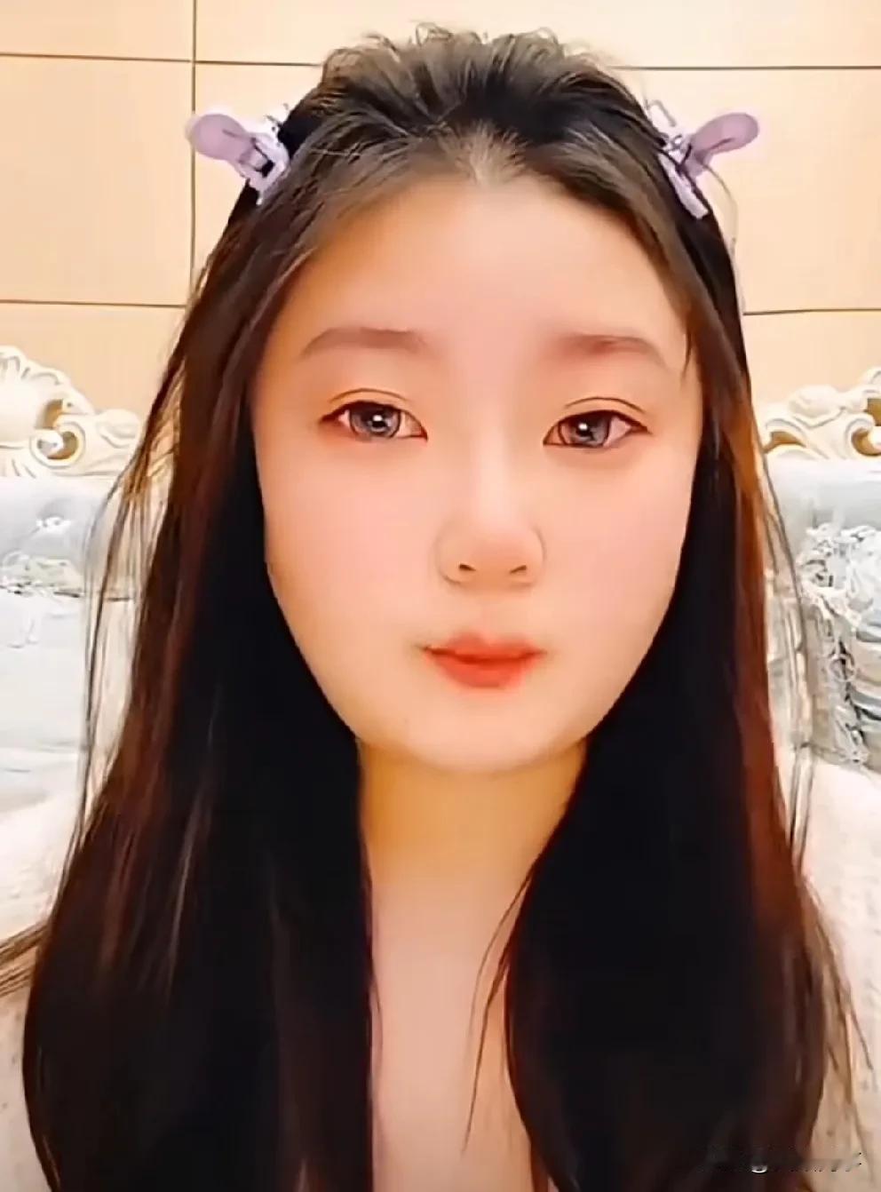 谢广坤女儿唐墩墩表示，我爹在外面生800个也是我爹，至于他有多少身价我知道，他总