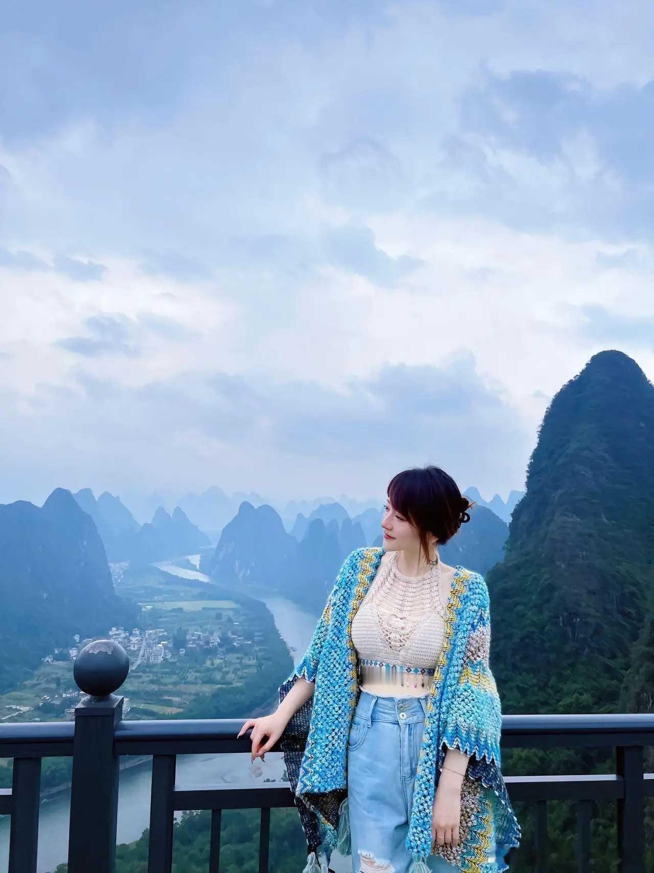 壮美广西，风光无限！广西，这片镶嵌在中国南疆的瑰宝之地，正以其独特的地理风貌与人