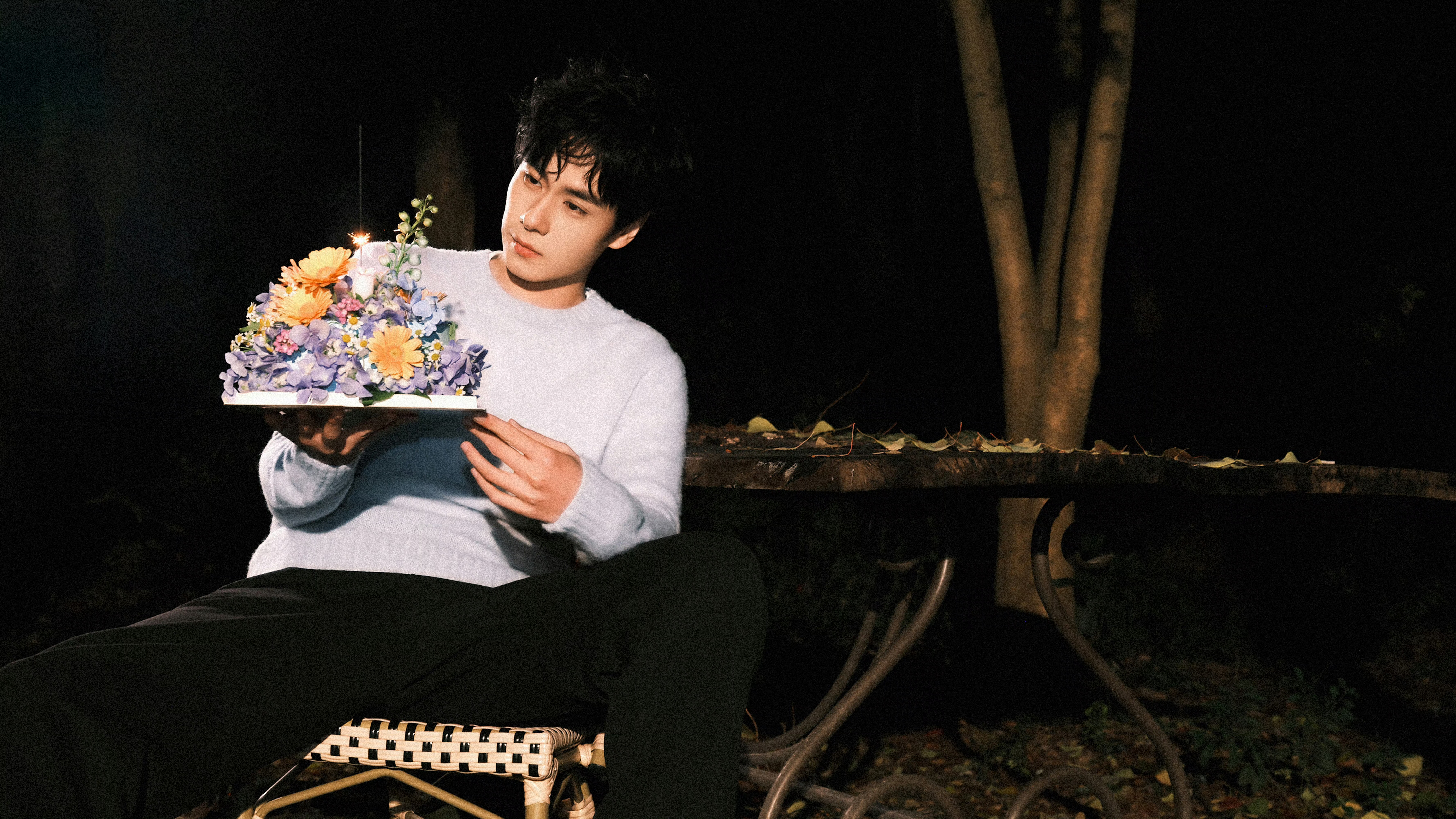 胡一天 胡一天 天才女友 胡一天江逾白 "你是我心中的偶像，你的每一个瞬间都值得