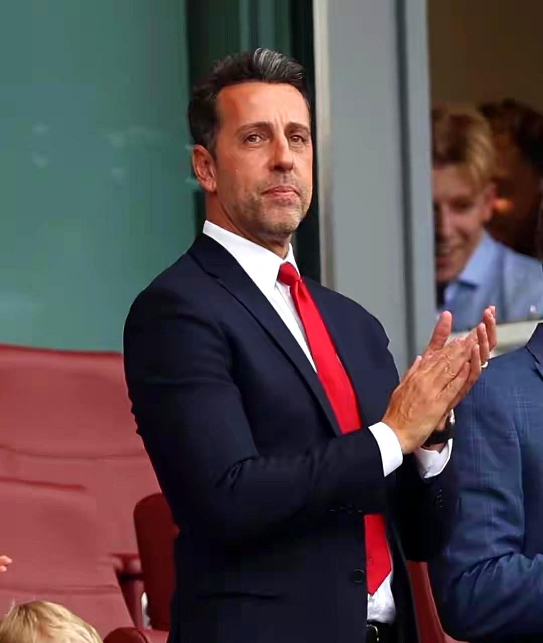 两亿英镑砸下去，换来的是高管被禁足。
 
诺丁汉森林的帅位成了走马灯。短短八个月